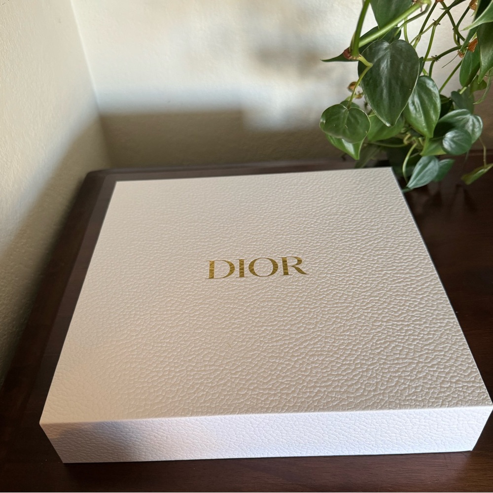 NIB Dior Around The World 500 Piece Puzzle - Picture 5 of 6